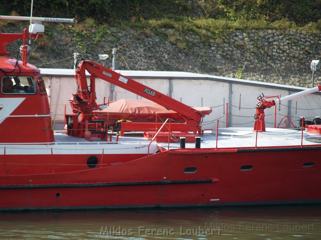 Feuerloeschboot 10-2   P204.JPG